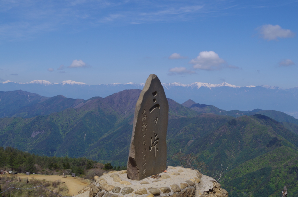 三つ峠山頂より今日の南アルプス
