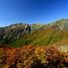 色づく谷川連峰