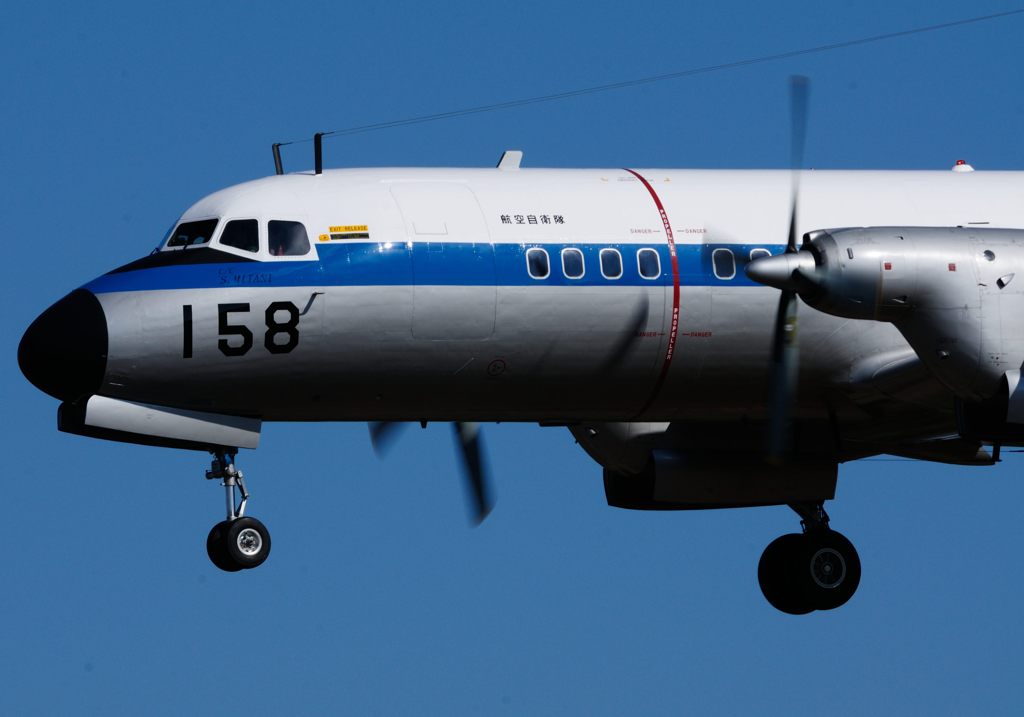 航空自衛隊　YS-11