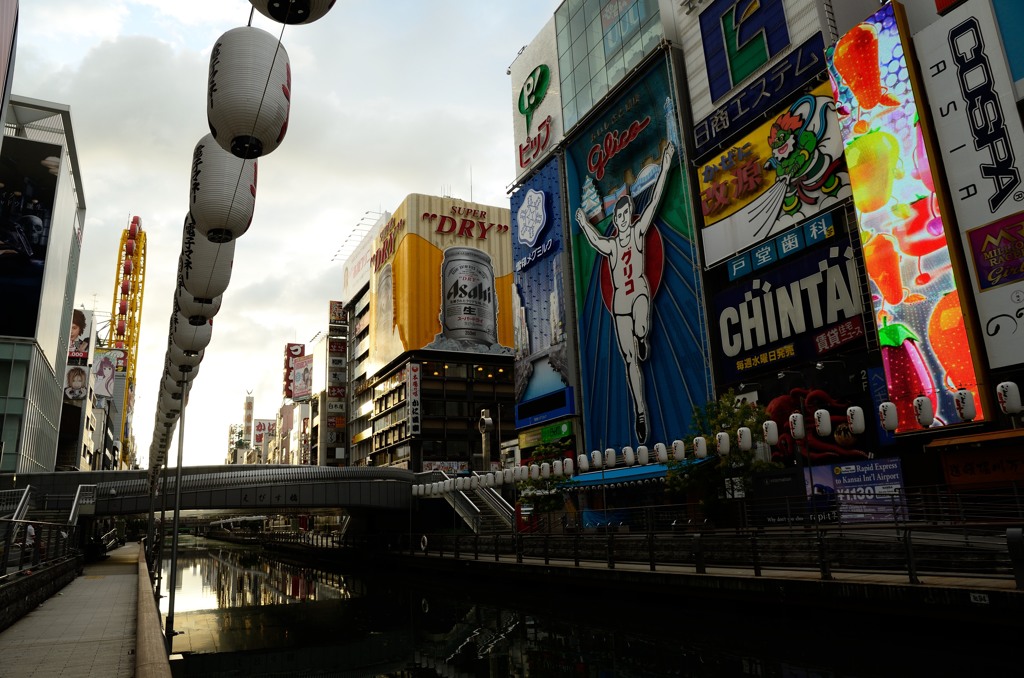 道頓堀の朝