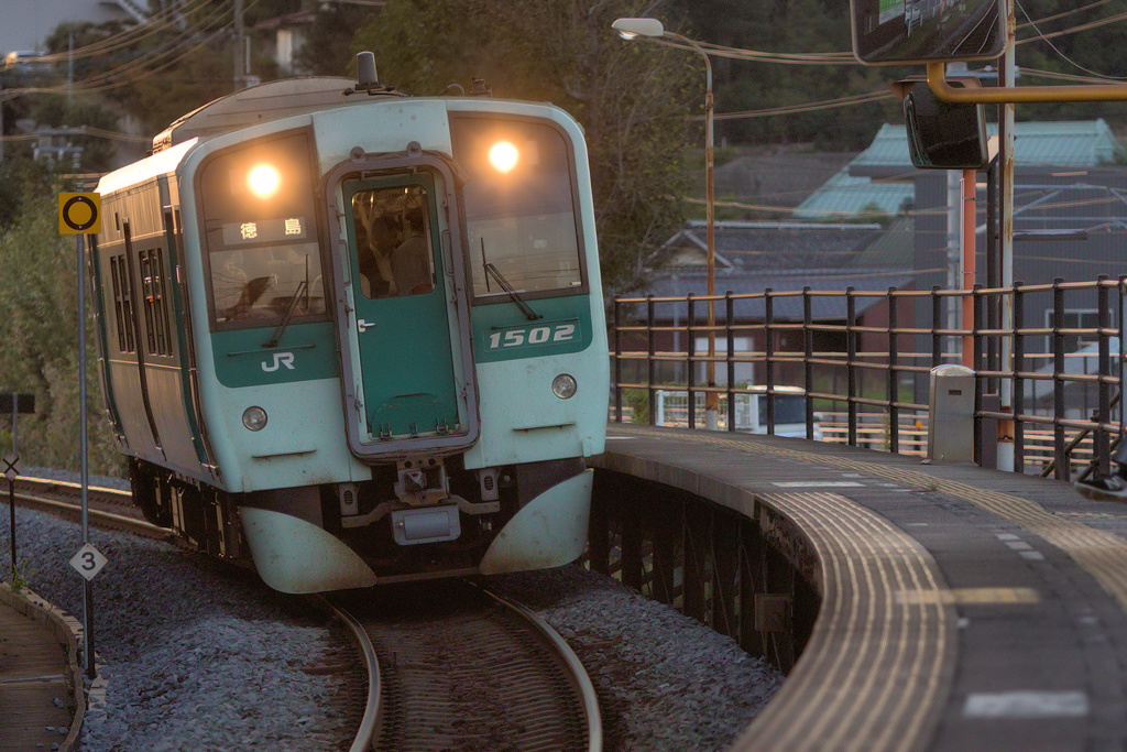 ヒネリそそる駅