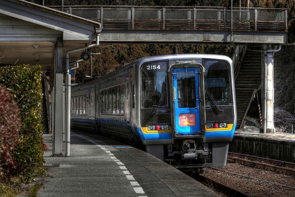 昼下がりの峠駅