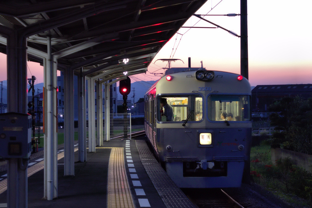 イヨテツ 夜 はいかい　1