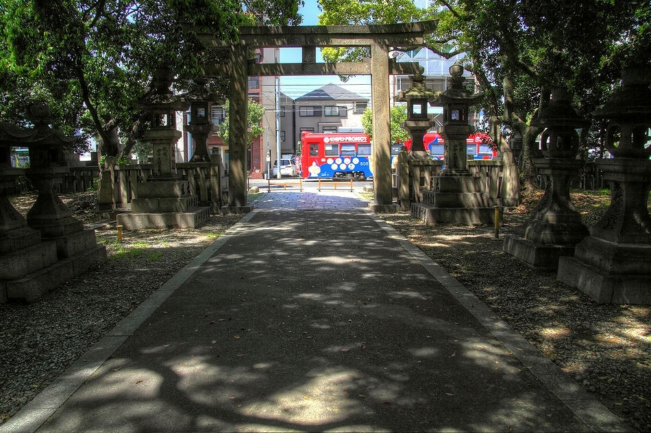 鳥居の向こう側