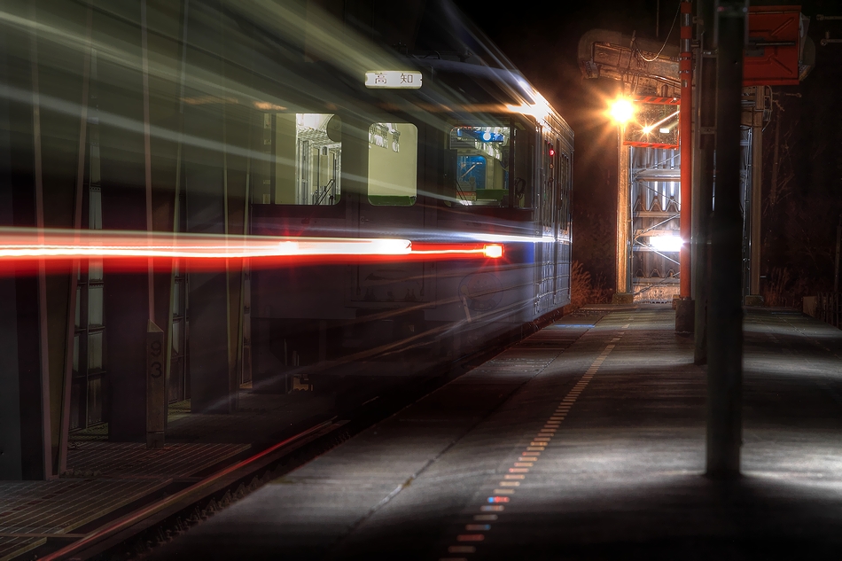 鉄橋駅の夜