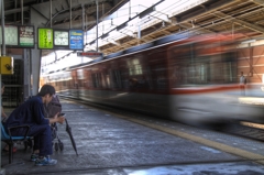 列車が通過します