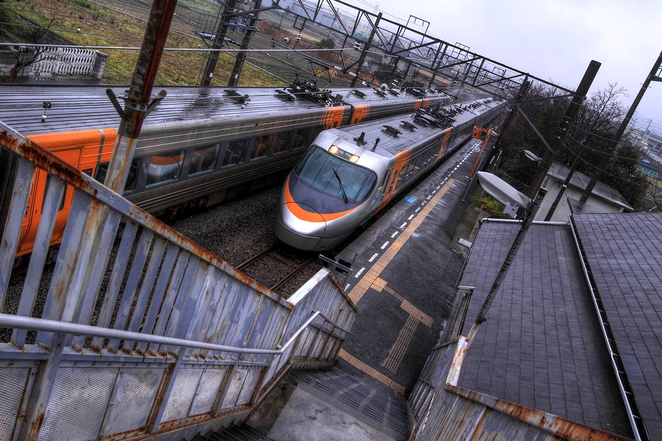 雨の跨線橋　 ~22mmの誘惑~