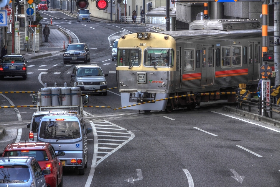 松山市駅の裏通り