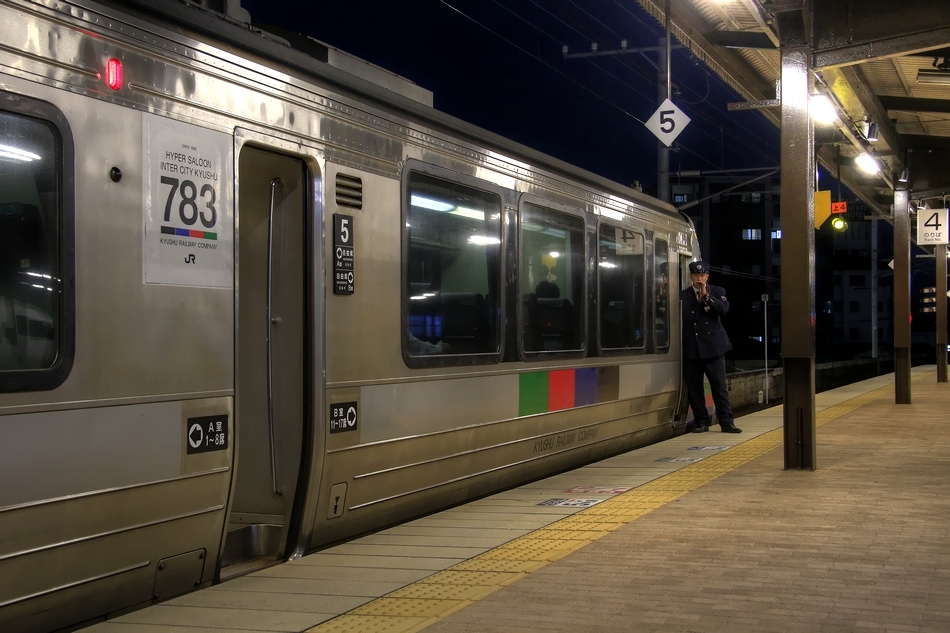 別府駅の夜