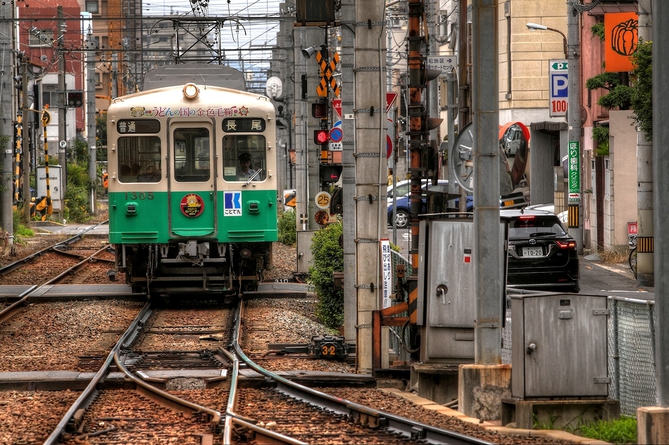 高松 街角 緑胴車