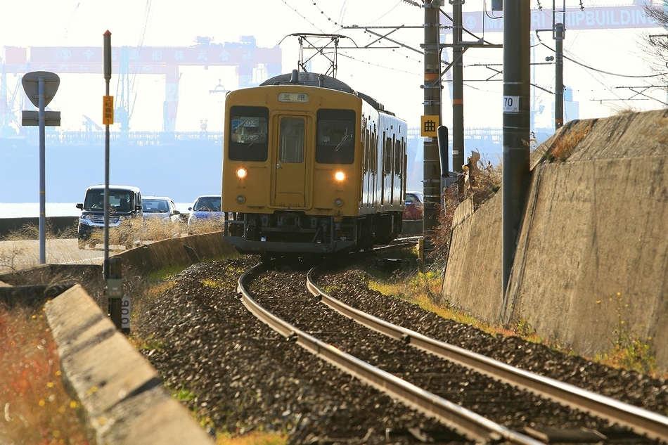 海岸通りの黄色い電車