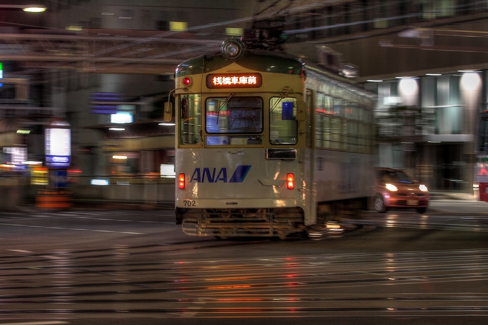 とでん 首振り ANA電車