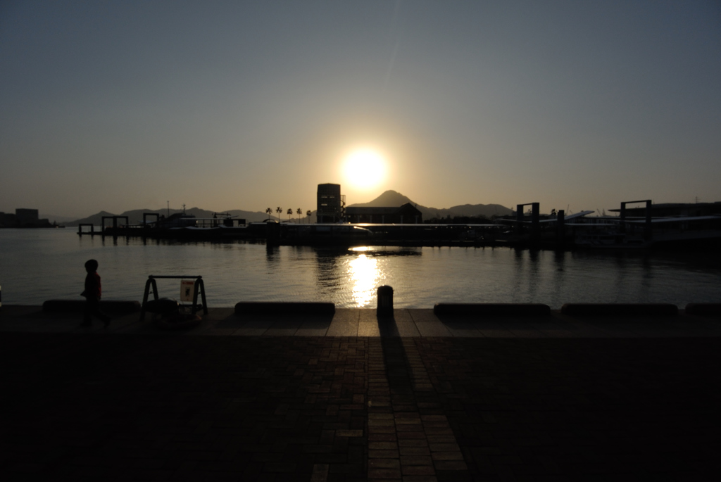 傾く太陽