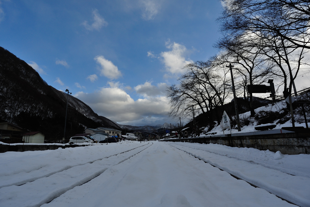 積もる雪