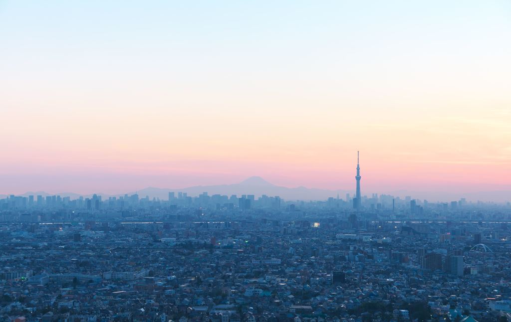 都会の夕景