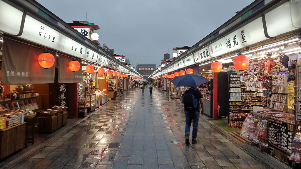 雨の仲見世