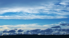 青空と雲と風車