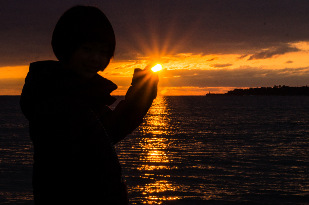 夕日をつかむ