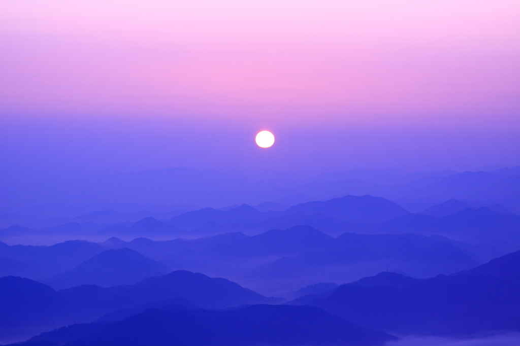 三瓶山頂の朝
