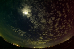 夜の羊雲