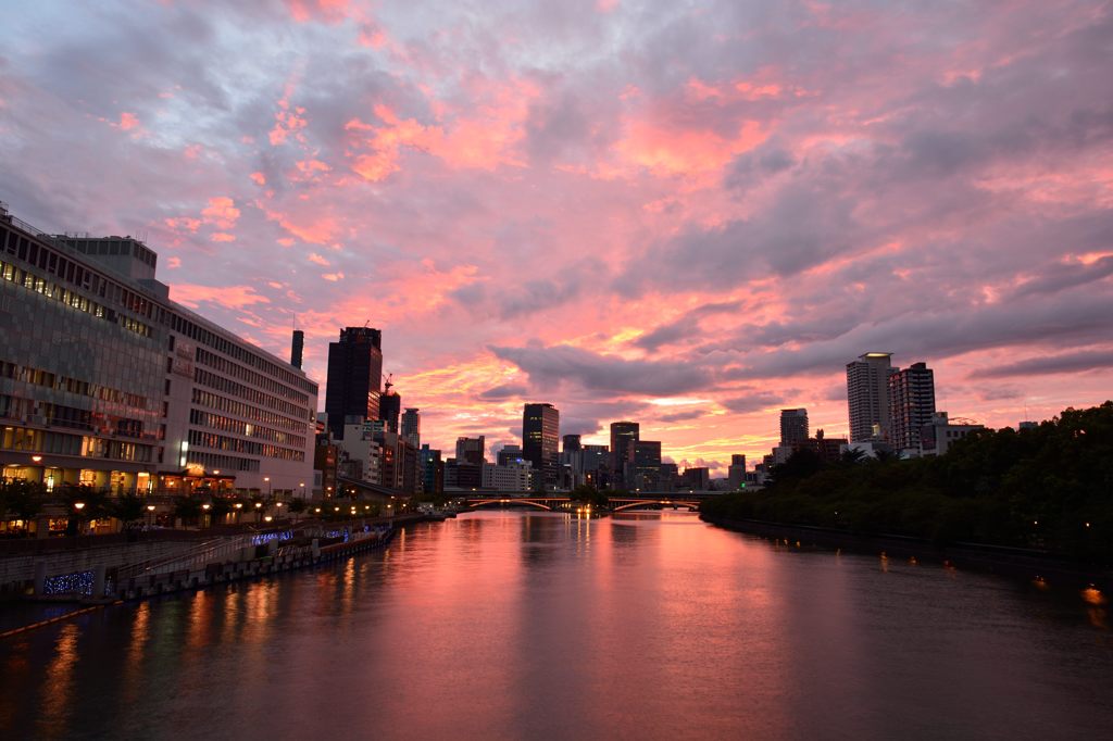 暮れる天満橋