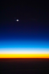 40,000ftからの夕焼けと地球照