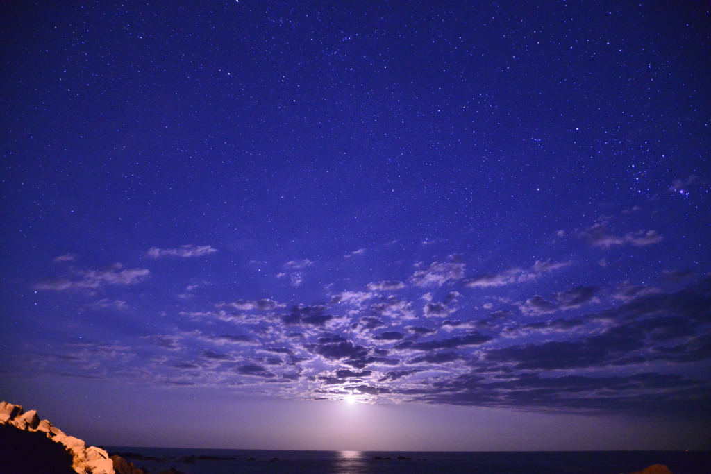 月の昇る夜