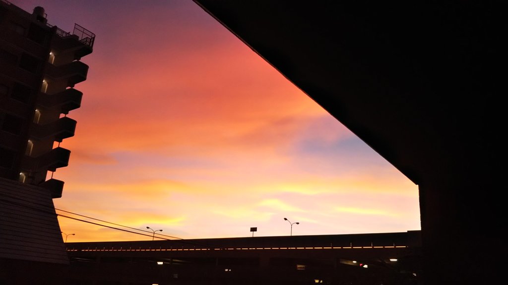 ベランダから夕焼け空
