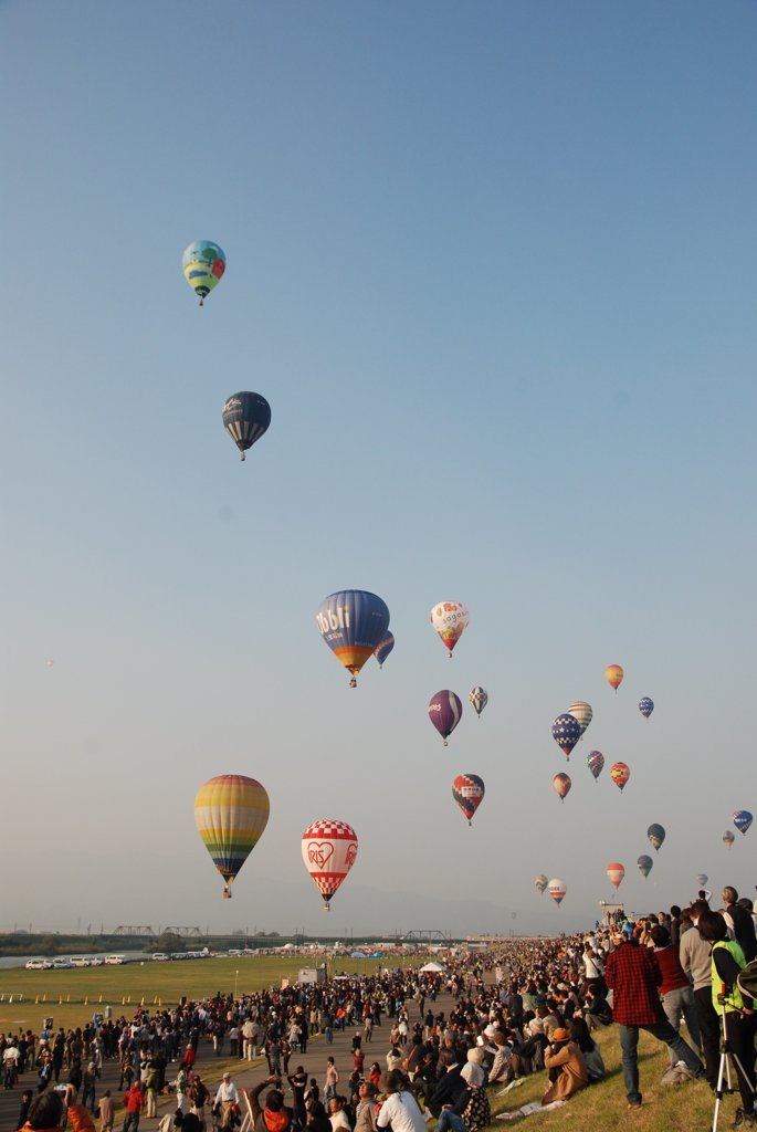 大空に浮かぶ
