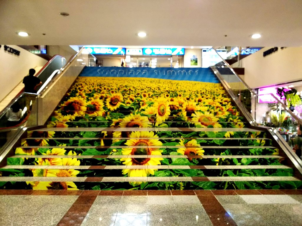 地下街のひまわり畑