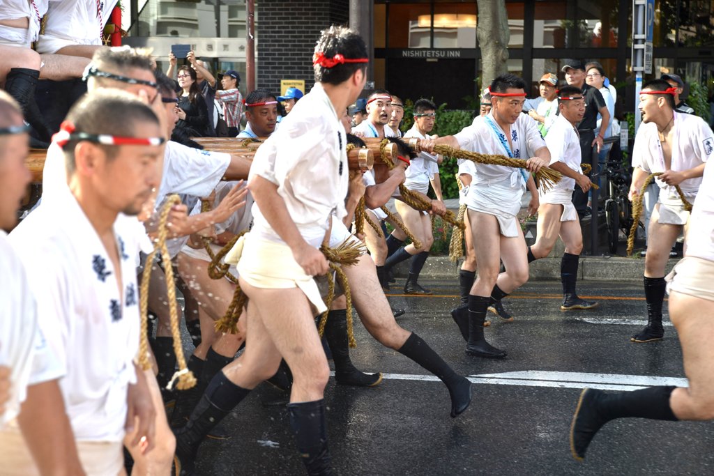 博多山笠　かつぐ　走る
