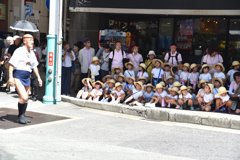 小さな観客　博多山笠