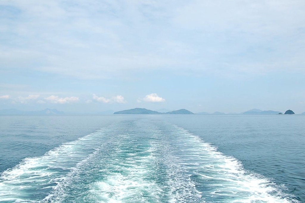 瀬戸内海を渡る