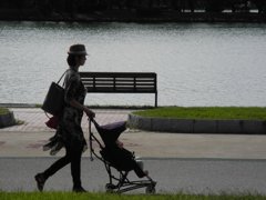 モダンな母と子