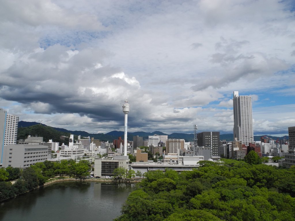 広島城より　夏の空