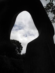 ヘンリー・ムーア野外彫刻