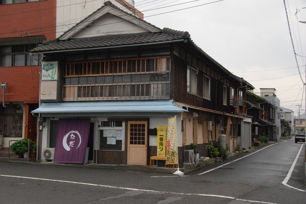 松山三津浜港にて