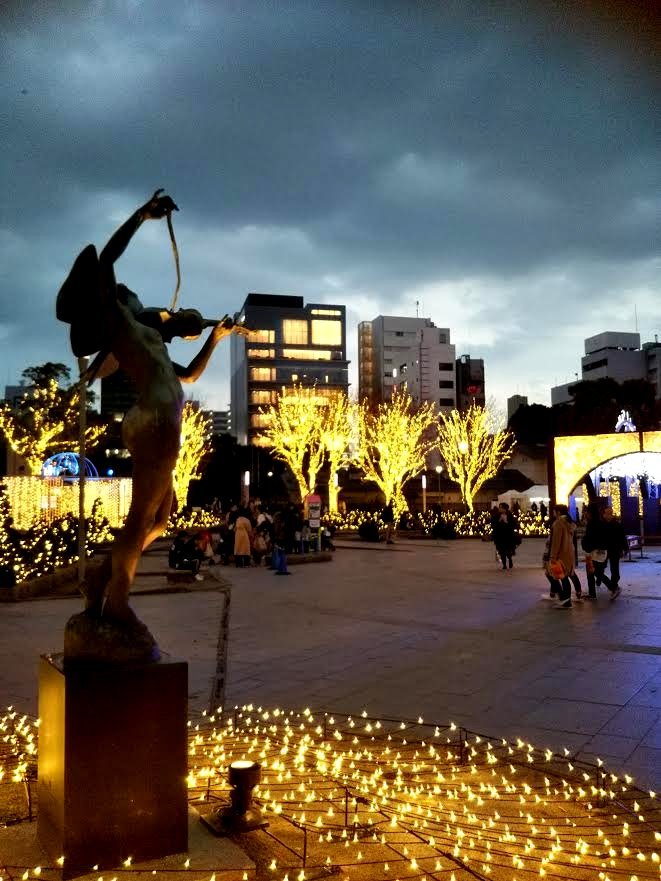 クリスマス近い公園にて