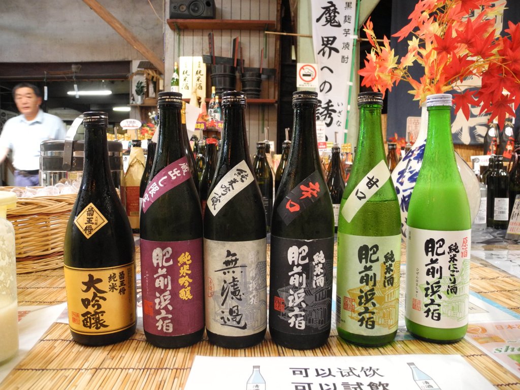 日本酒試飲する
