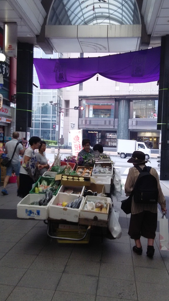 商店街にて