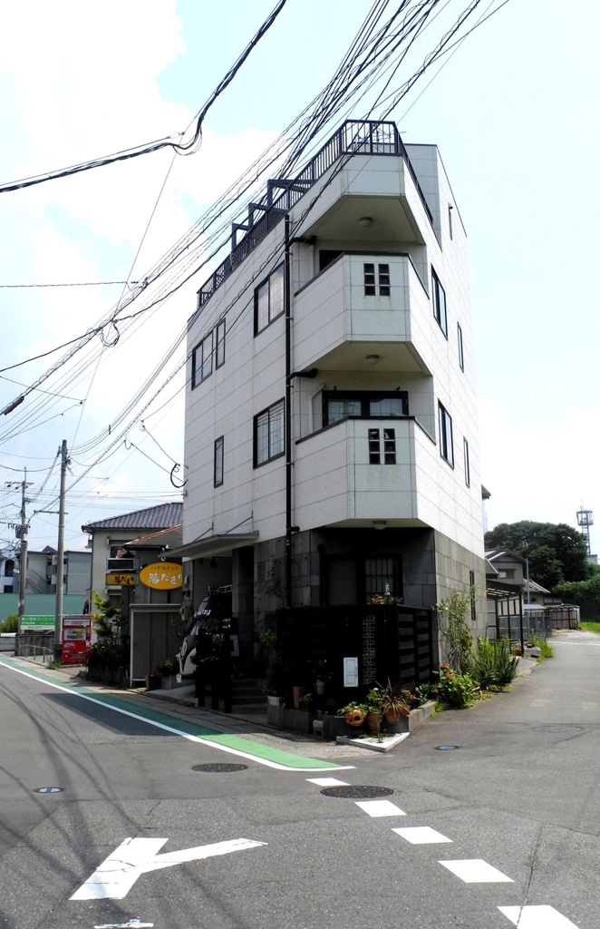 三叉路の家