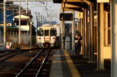 武豊駅列車到着