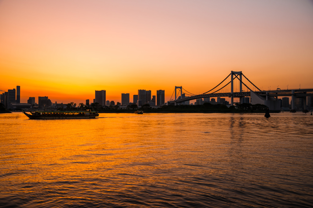 夕景のレインボーブリッジ