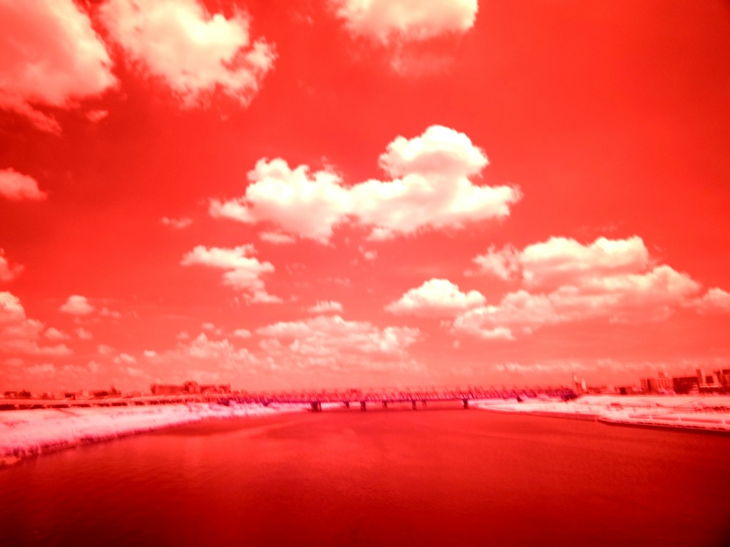 川と空