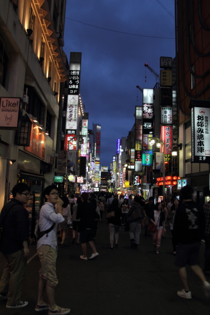眠らない町