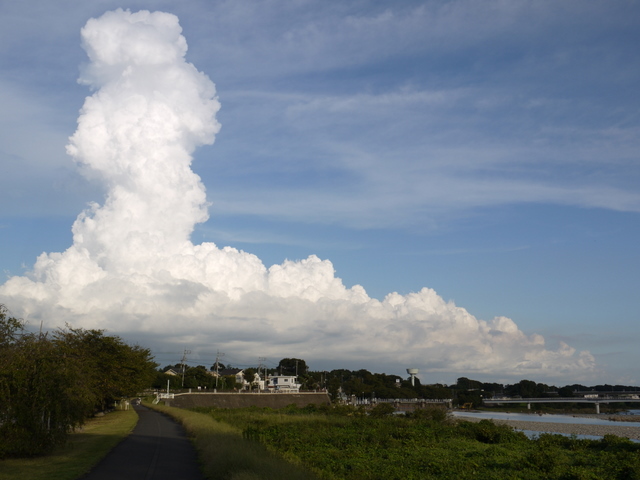 あの雲を追いかけて