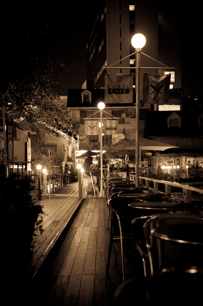 水辺のカフェ