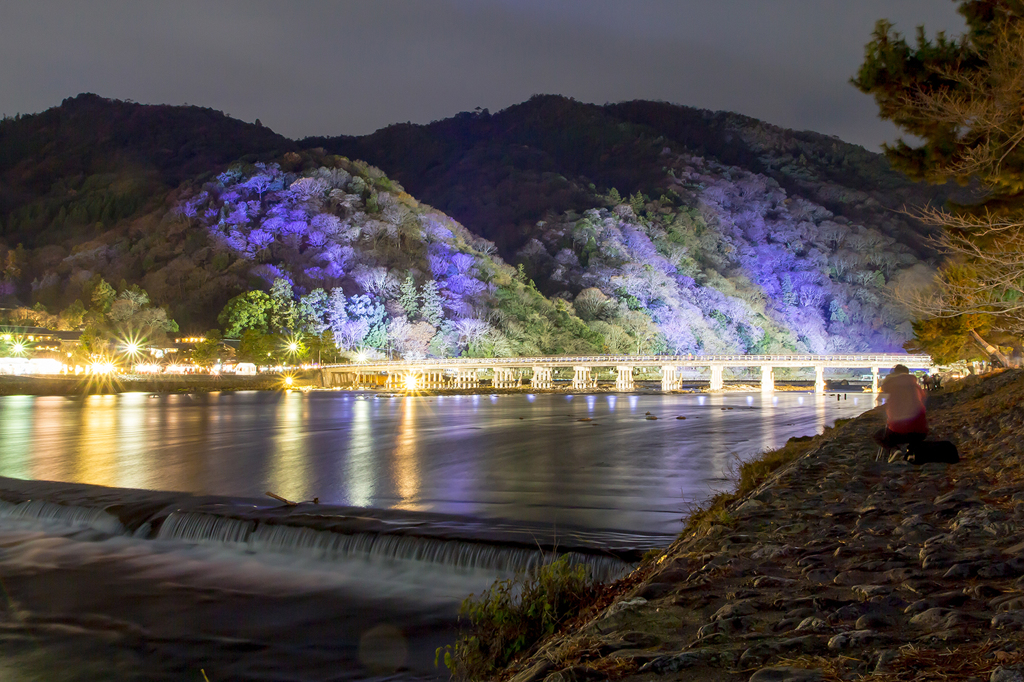 光る渡月橋