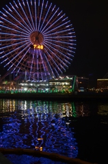 横浜の夜空を飛び交うアレ