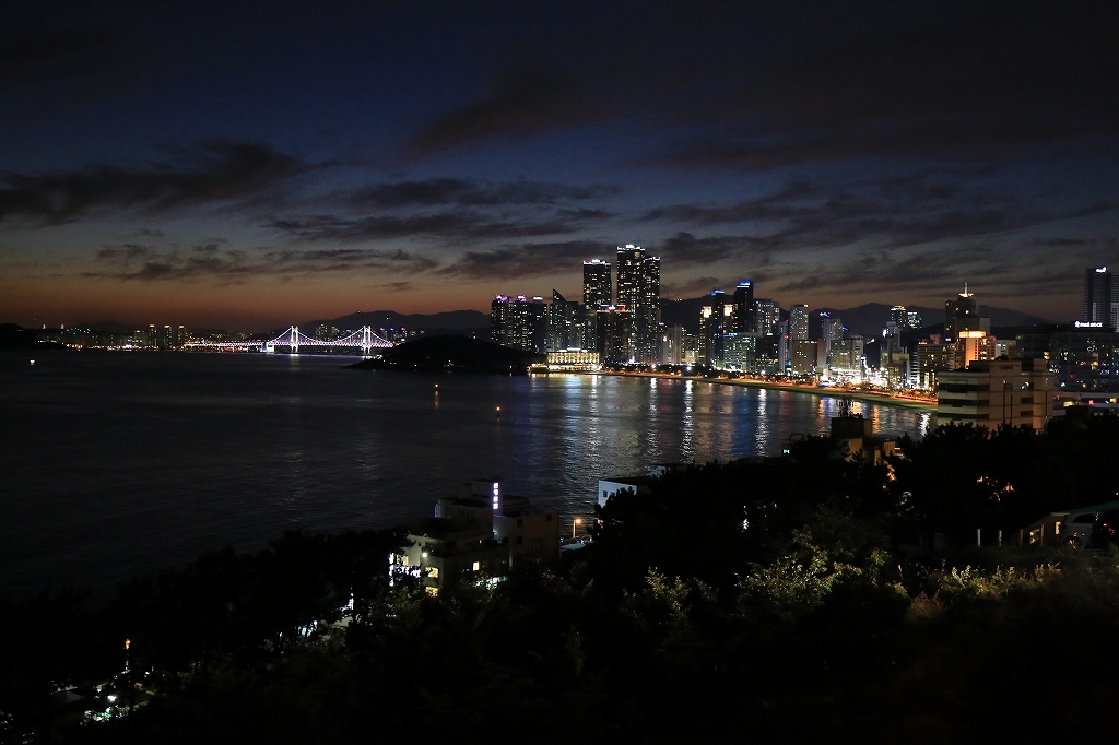 夜になる所